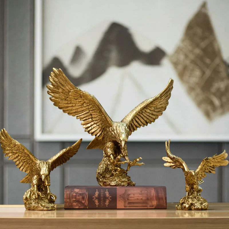 Escultura Águia Dourada "Saakar" - Feito Em Casa™